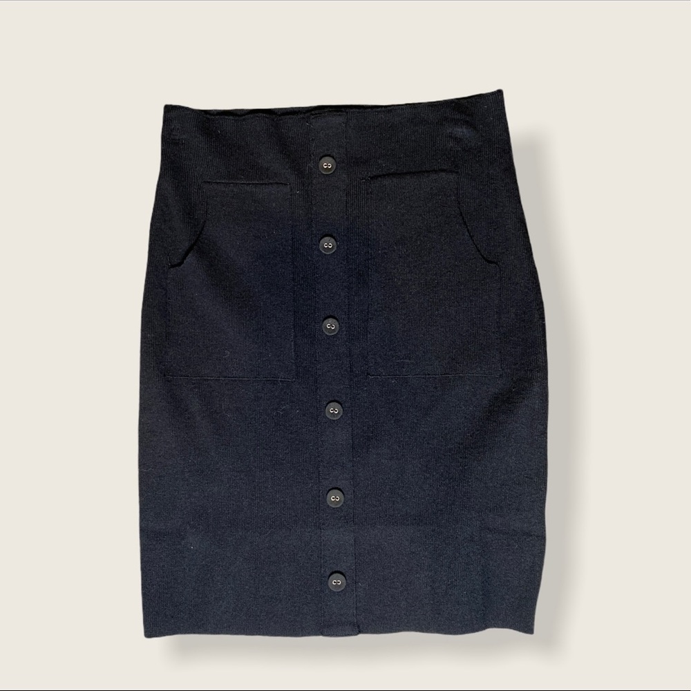Black above the knee skirt w/ pockets and buttons